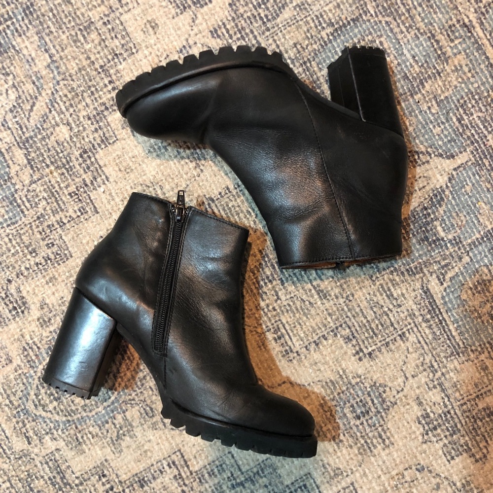 Black heeled leather ankle boots by Eric Michael made in Spain